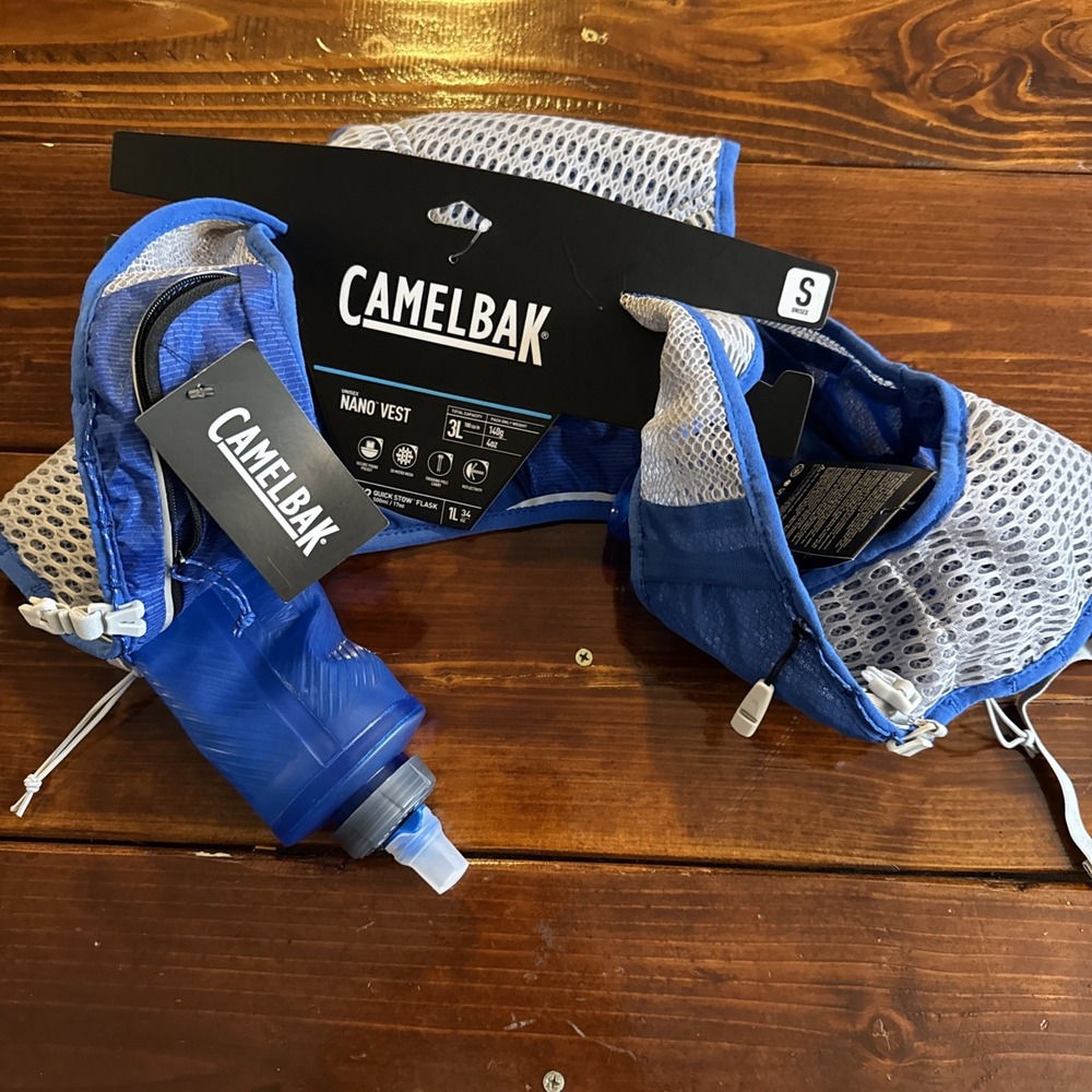 Mens New Camelbak Nano Vest 34OZ Size Small Color Nautical‎ Blue/Black